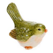 Keramická ptáček v zelených a oranžových barvách.