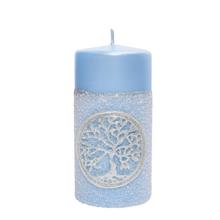 Modrá svíčka s motivem stromu štěstí.