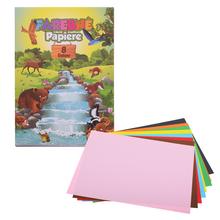 Barevný papír v obalu s obrázkem zvířat a vodopádu.