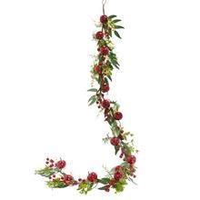 Girlanda s červenými jablky a bobulemi