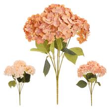 Umělé květy hortenzie v podzimních barvách.