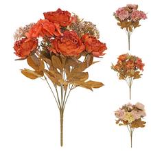 Sušená kytice pivoňky a hortenzie v podzimních barvách.