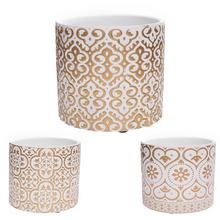 Obal v bílé a zlaté barvě, mix 3 druhů, průměr 12 cm, výška 10,5 cm.