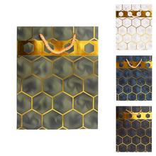 Dárková taška s hexagonovým vzorem