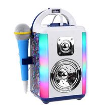 Reproduktor s mikrofonem a barevným osvětlením.