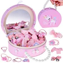 Okouzlující šperkovnice z ekokůže se zrcadlem a vlasovými doplňky v růžové barvě.