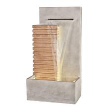 Obdélníková venkovní fontána s LED osvětlením.