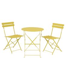 Zahradní stůl a dvě židle v žluté barvě.